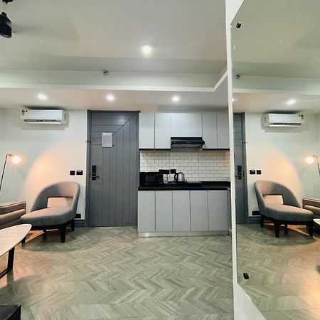 Bedchambers Serviced Apartments, Mg Road Gurgaon Dış mekan fotoğraf