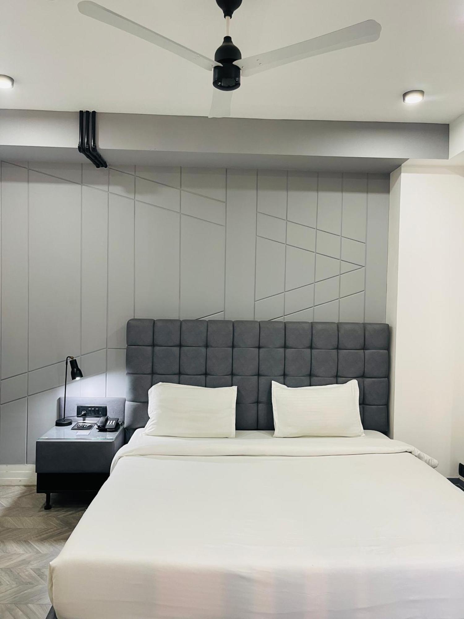 Bedchambers Serviced Apartments, Mg Road Gurgaon Dış mekan fotoğraf